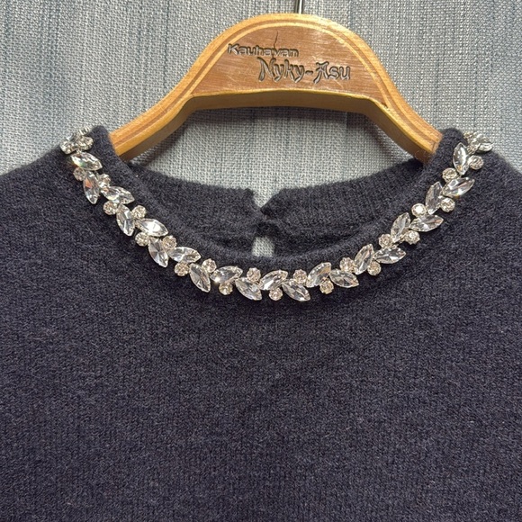 🇺🇸 Velvet Elegant Black Top with Embellished Neckline size extra small - Picture 5 of 8